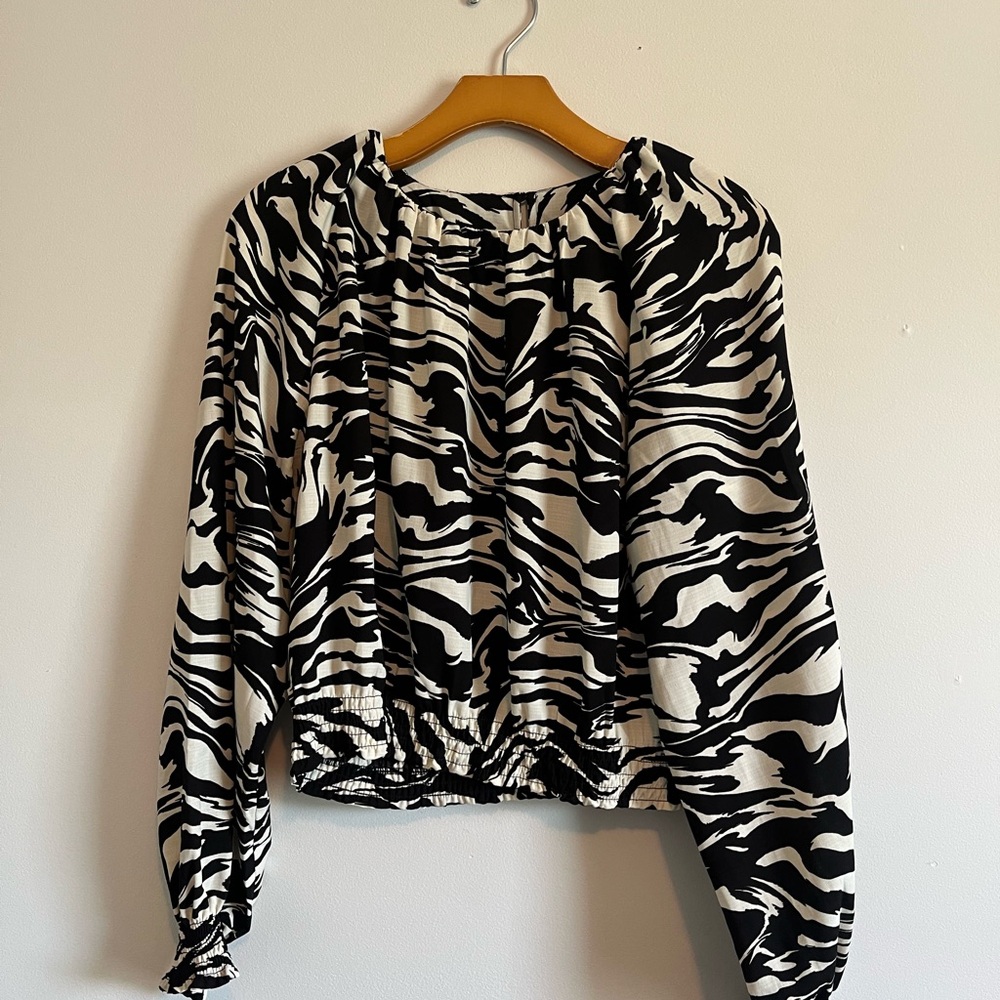 H&M Black and White Ruched Long Sleeve Blouse